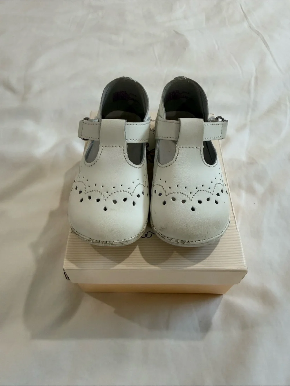 L’Amour Angel Baby Shoes size 6 White T-strap